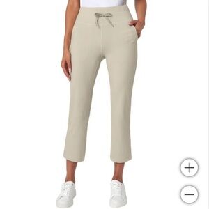 NWT Mondetta Womens Pants Capri Moisture Wicking Pockets Active Workout